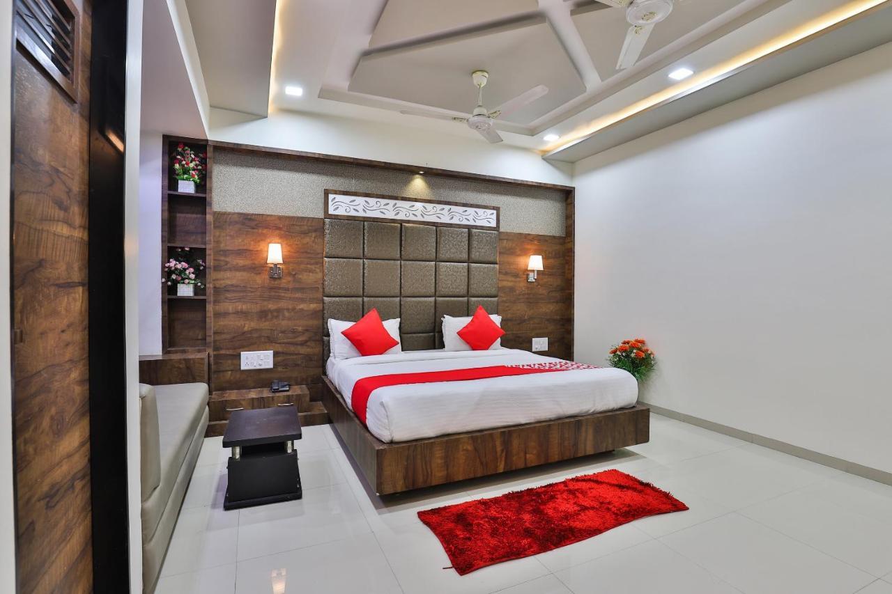 Collection O 7557 Hotel Shiv Kunj Exotica Naroda Exterior foto