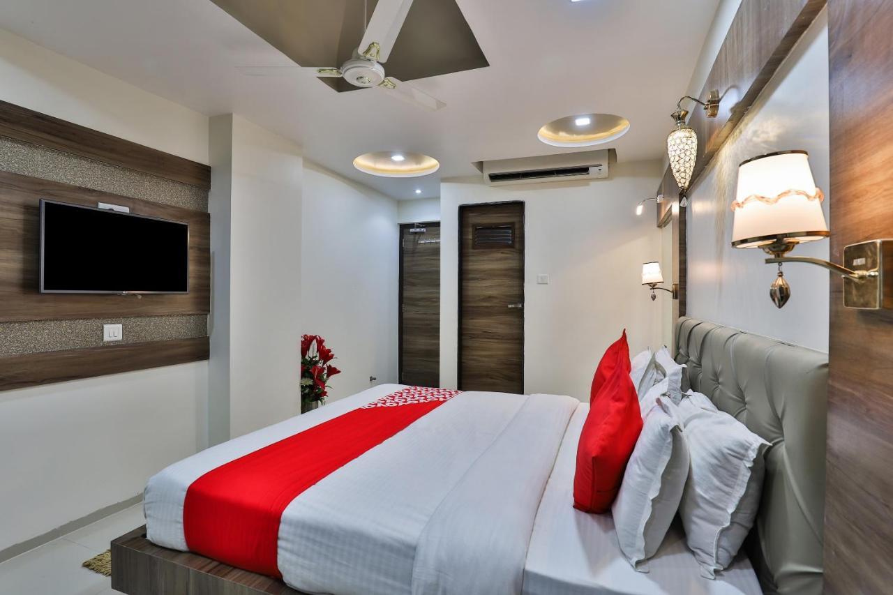 Collection O 7557 Hotel Shiv Kunj Exotica Naroda Exterior foto