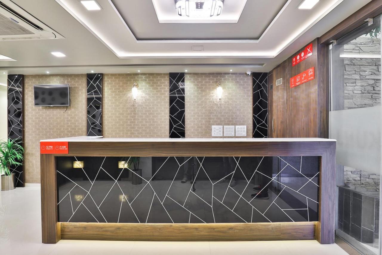 Collection O 7557 Hotel Shiv Kunj Exotica Naroda Exterior foto