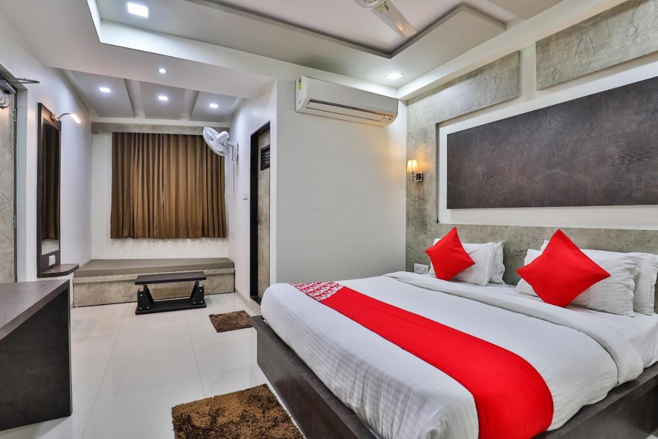 Collection O 7557 Hotel Shiv Kunj Exotica Naroda Exterior foto
