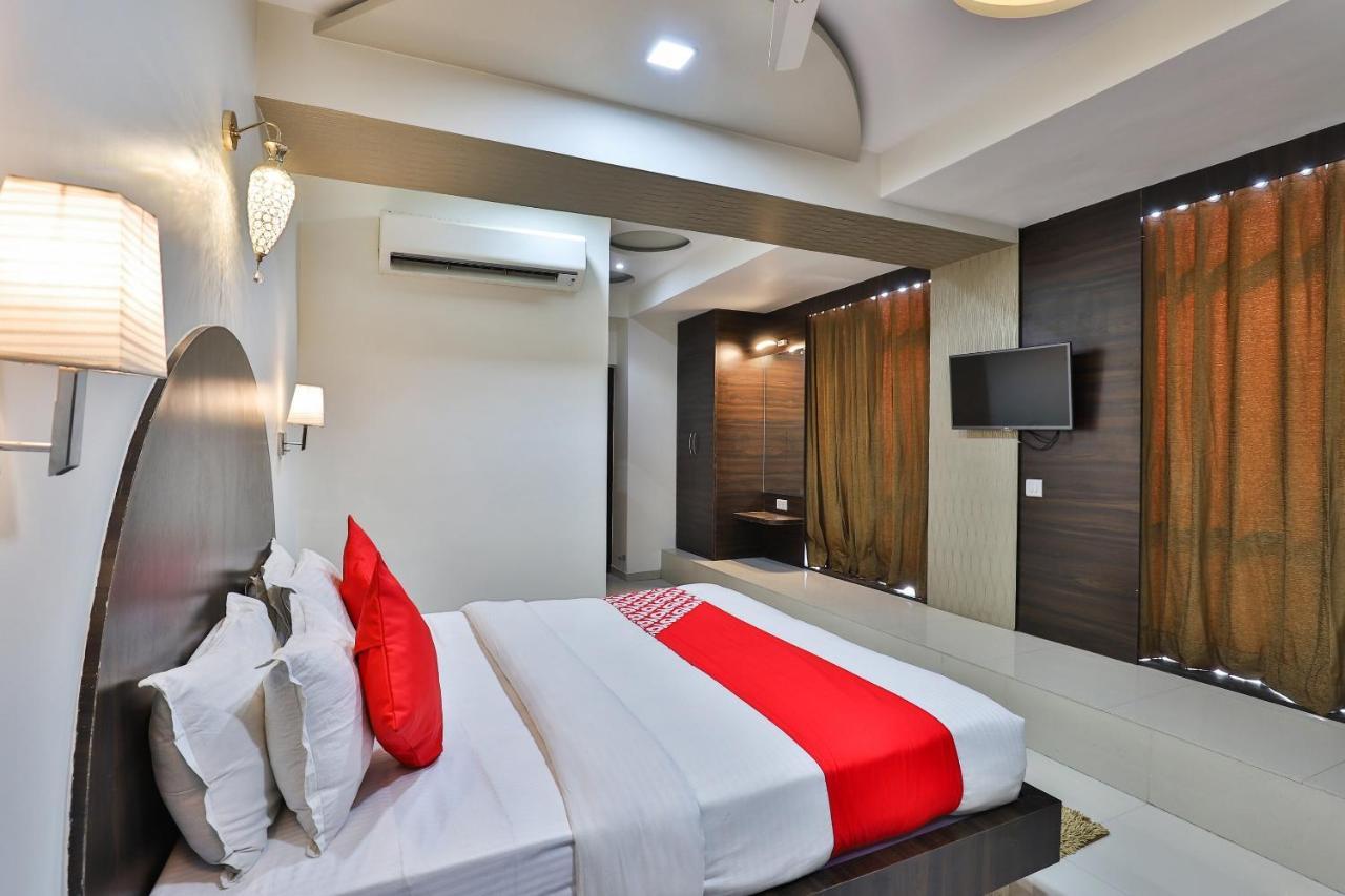 Collection O 7557 Hotel Shiv Kunj Exotica Naroda Exterior foto