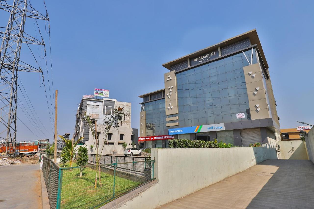 Collection O 7557 Hotel Shiv Kunj Exotica Naroda Exterior foto