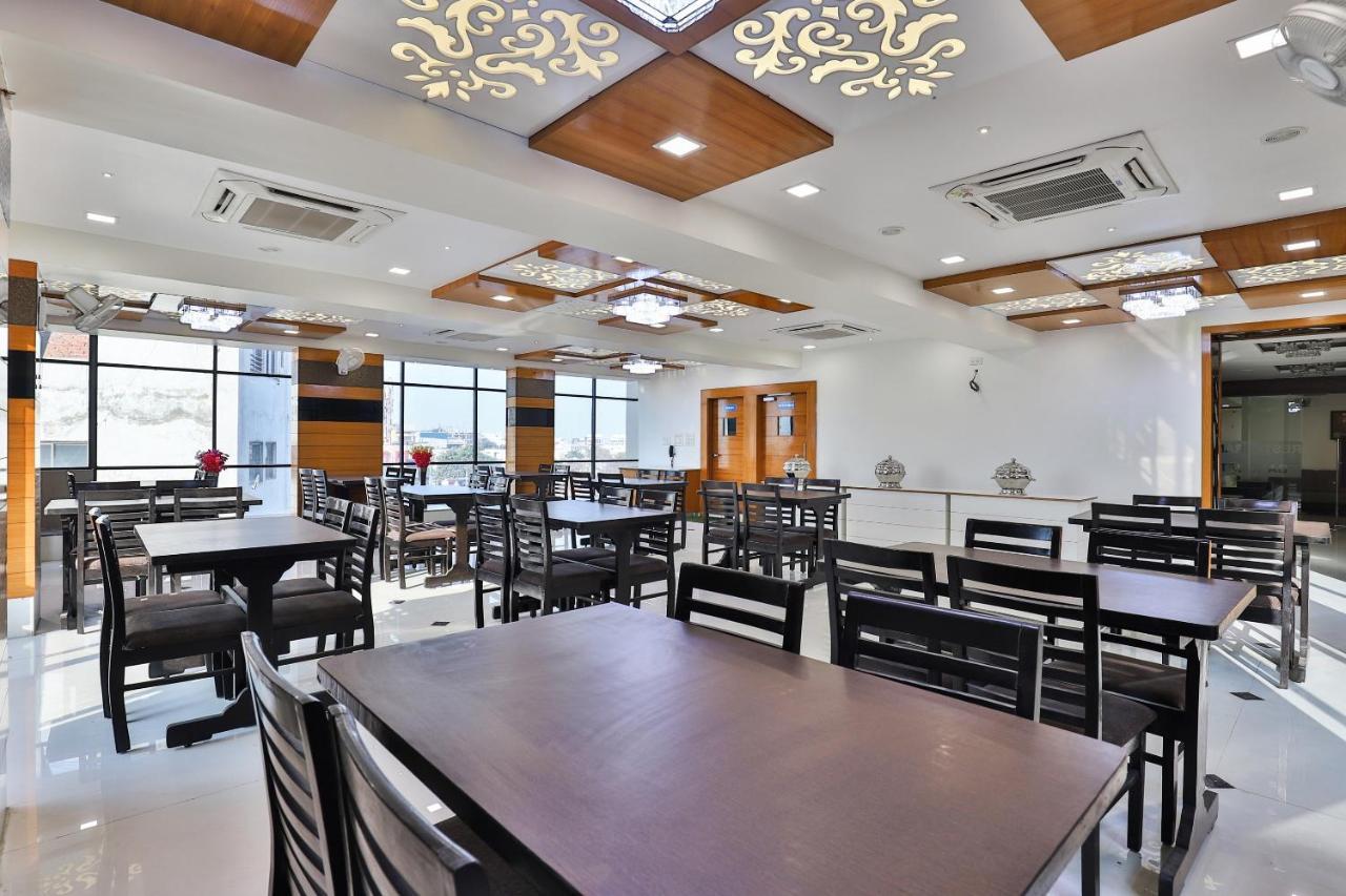 Collection O 7557 Hotel Shiv Kunj Exotica Naroda Exterior foto