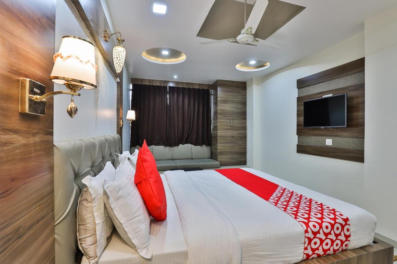 Collection O 7557 Hotel Shiv Kunj Exotica Naroda Exterior foto