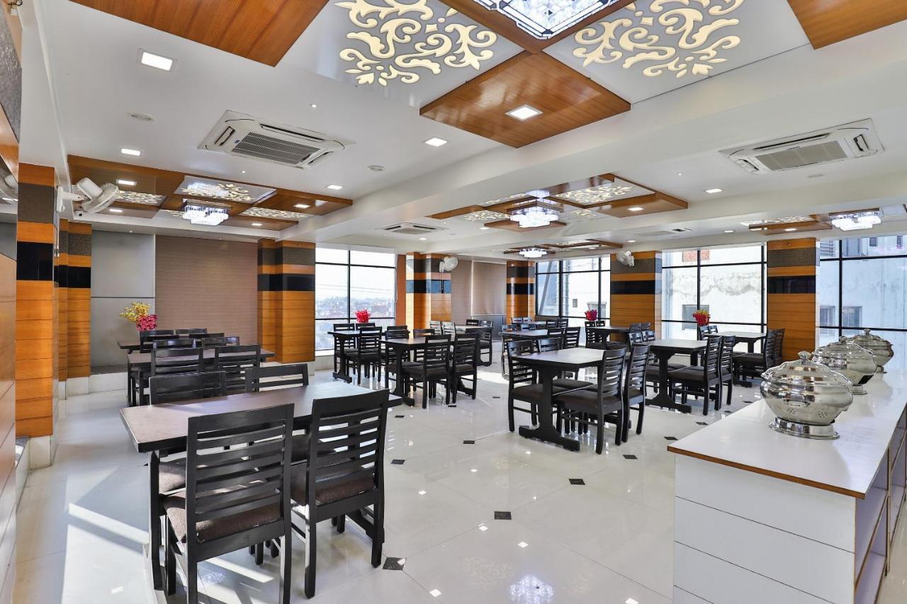 Collection O 7557 Hotel Shiv Kunj Exotica Naroda Exterior foto