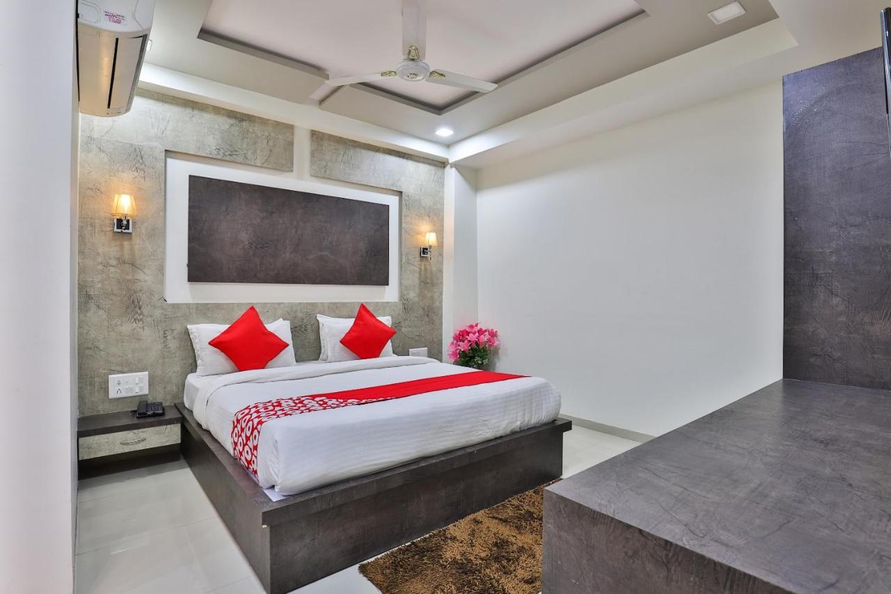 Collection O 7557 Hotel Shiv Kunj Exotica Naroda Exterior foto