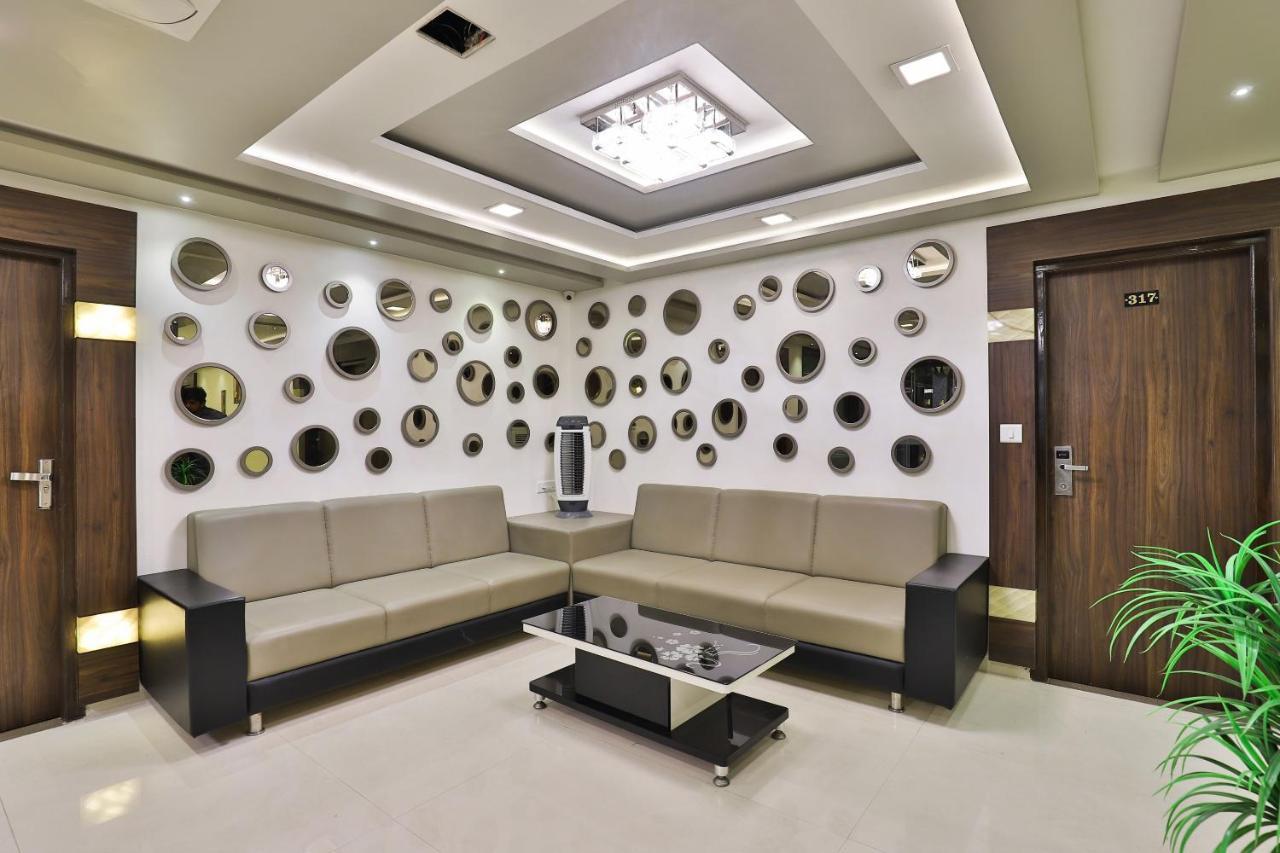 Collection O 7557 Hotel Shiv Kunj Exotica Naroda Exterior foto