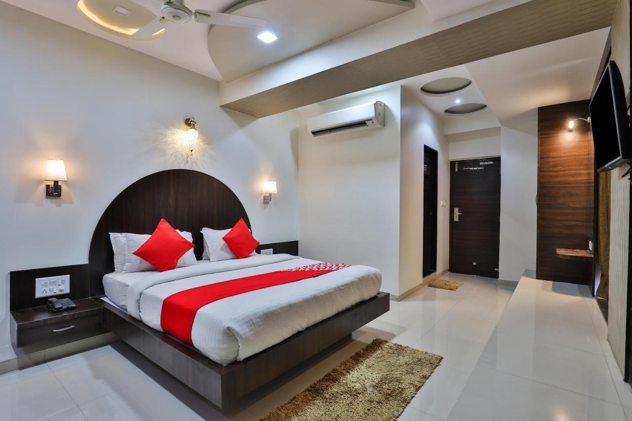 Collection O 7557 Hotel Shiv Kunj Exotica Naroda Exterior foto